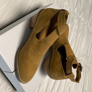 Rocket Dog tan suede booties.